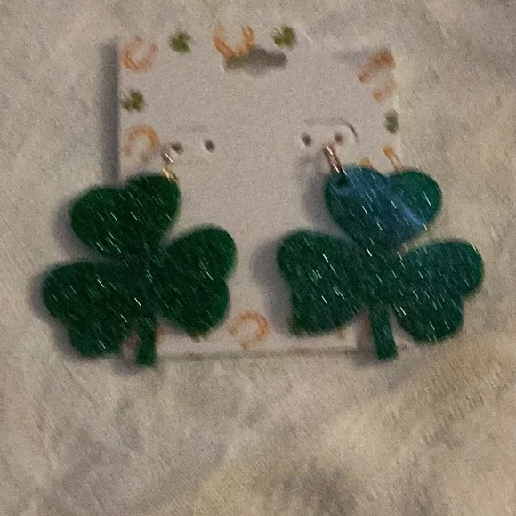 ☘️NWT Must Have Fun St Patty’s Day Pierced Earrings Closet Must ☘️ - Picture 2 of 8